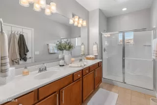 Photo #5: 6805897 Listing