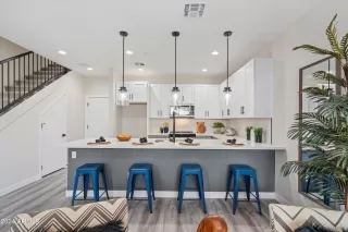 Photo #6: 6806066 Listing