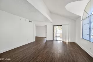 Photo #2: 6806204 Listing