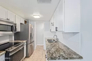 Photo #5: 6806457 Listing