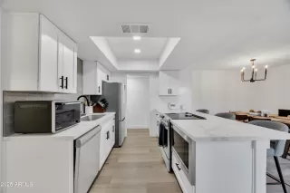 Photo #5: 6806503 Listing 