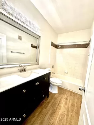 Photo #6: 6806933 Listing 