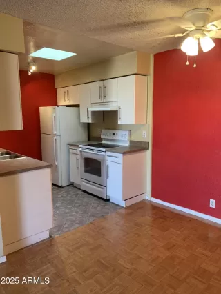 Photo #6: 6806989 Listing