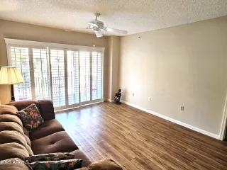 Photo #5: 6807416 Listing