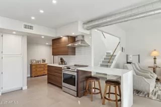 Photo #6: 6807445 Listing