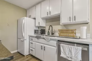 Photo #5: 6807678 Listing