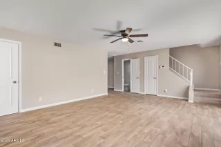 Photo #5: 6807971 Listing