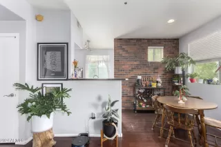 Photo #5: 6807984 Listing