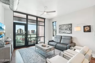 Photo #2: 6808093 Listing 