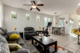 Photo #5: 6808152 Listing 