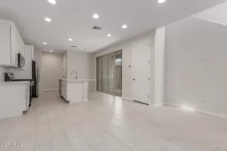 Photo #4: 6808380 Listing 