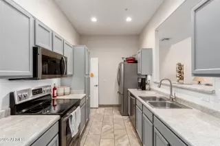 Photo #5: 6808396 Listing