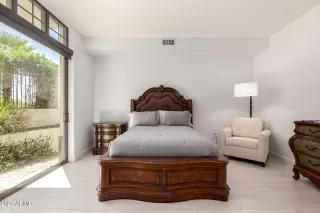 Photo #5: 6808436 Listing