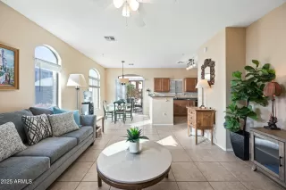 Photo #5: 6808826 Listing