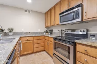 Photo #5: 6809142 Listing