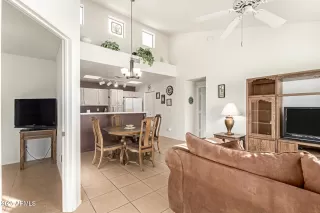 Photo #5: 6809431 Listing 