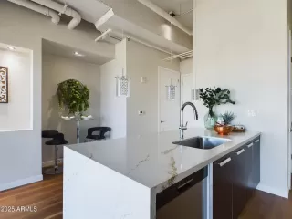 Photo #5: 6809888 Listing 