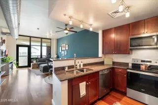 Photo #5: 6809984 Listing