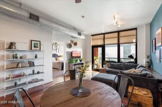 Photo #6: 6809984 Listing