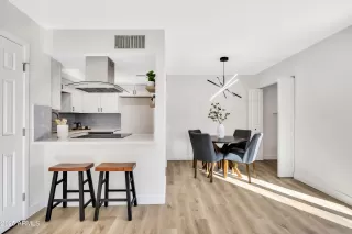 Photo #5: 6810021 Listing 