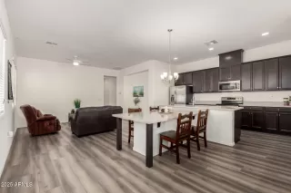 Photo #4: 6810067 Listing