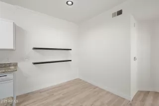 Photo #6: 6810427 Listing