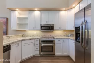 Photo #6: 6810430 Listing 