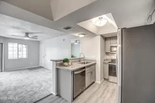 Photo #5: 6810478 Listing