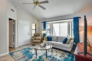 Photo #6: 6810547 Listing 