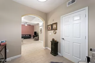 Photo #5: 6810918 Listing 