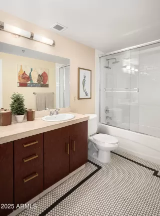 Photo #5: 6811296 Listing 