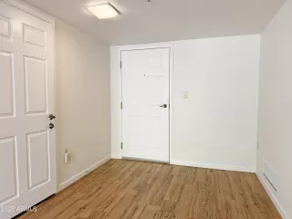 Photo #5: 6811311 Listing