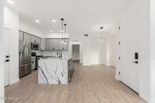 Photo #6: 6811626 Listing