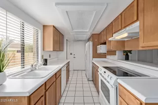 Photo #5: 6811967 Listing