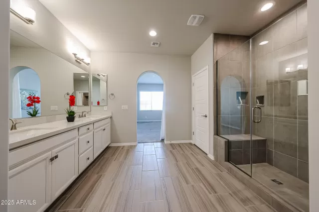 MLS: 6812136 Condo For Sale