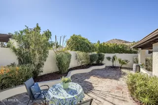 Photo #5: 6812342 Listing