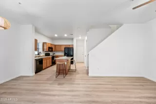 Photo #3: 6812431 Listing