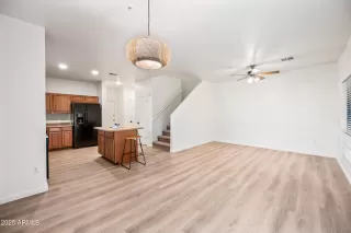 Photo #6: 6812431 Listing