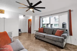 Photo #6: 6812769 Listing