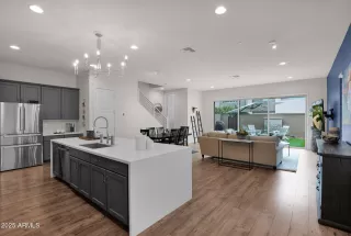 Photo #3: 6812859 Listing