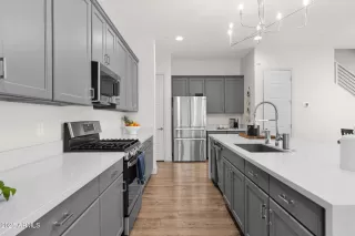 Photo #5: 6812859 Listing