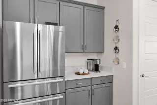 Photo #6: 6812859 Listing