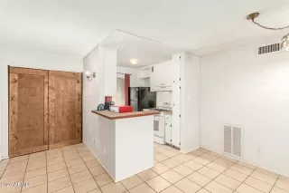 Photo #6: 6813176 Listing 