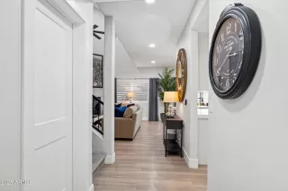 Photo #5: 6813368 Listing