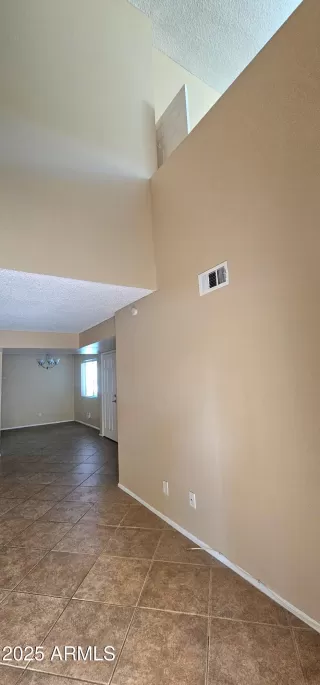 Photo #4: 6813404 Listing