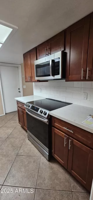 Photo #6: 6813404 Listing