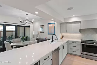 Photo #6: 6813407 Listing