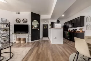 Photo #6: 6813439 Listing