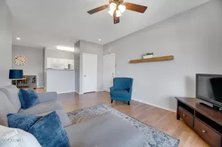 Photo #5: 6813458 Listing