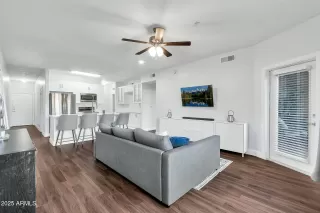 Photo #6: 6813848 Listing 